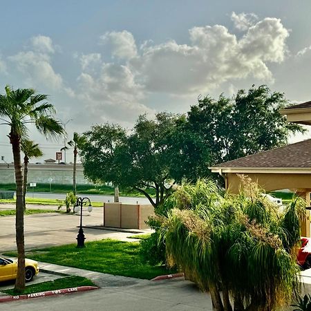 אדינבורג Texas Inn And Suites City Center At University Dr. מראה חיצוני תמונה