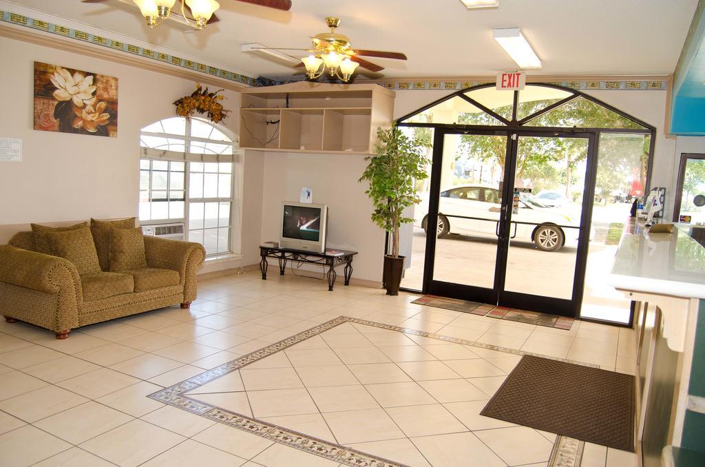 אדינבורג Texas Inn And Suites City Center At University Dr. מראה חיצוני תמונה