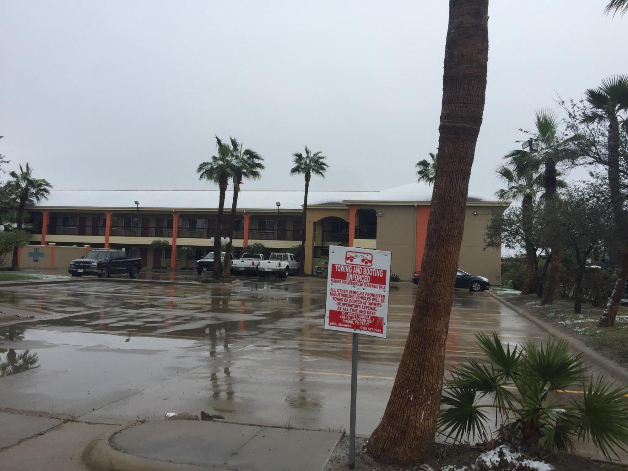 אדינבורג Texas Inn And Suites City Center At University Dr. מראה חיצוני תמונה