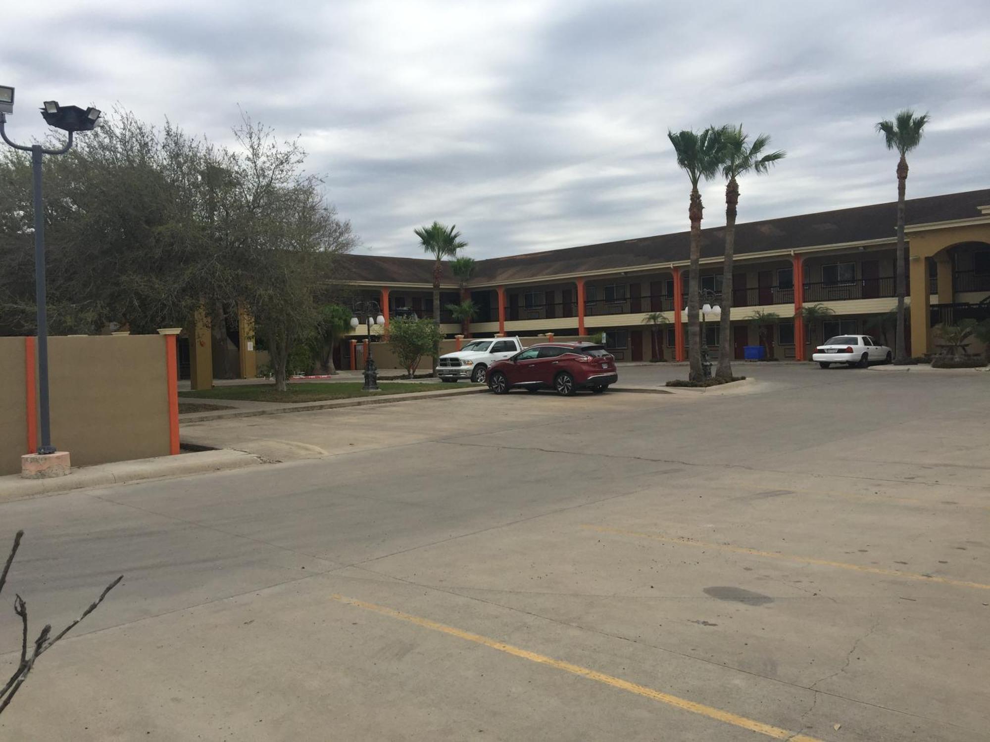 אדינבורג Texas Inn And Suites City Center At University Dr. מראה חיצוני תמונה