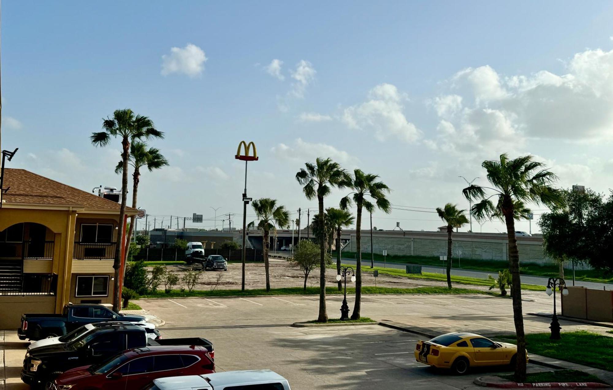 אדינבורג Texas Inn And Suites City Center At University Dr. מראה חיצוני תמונה