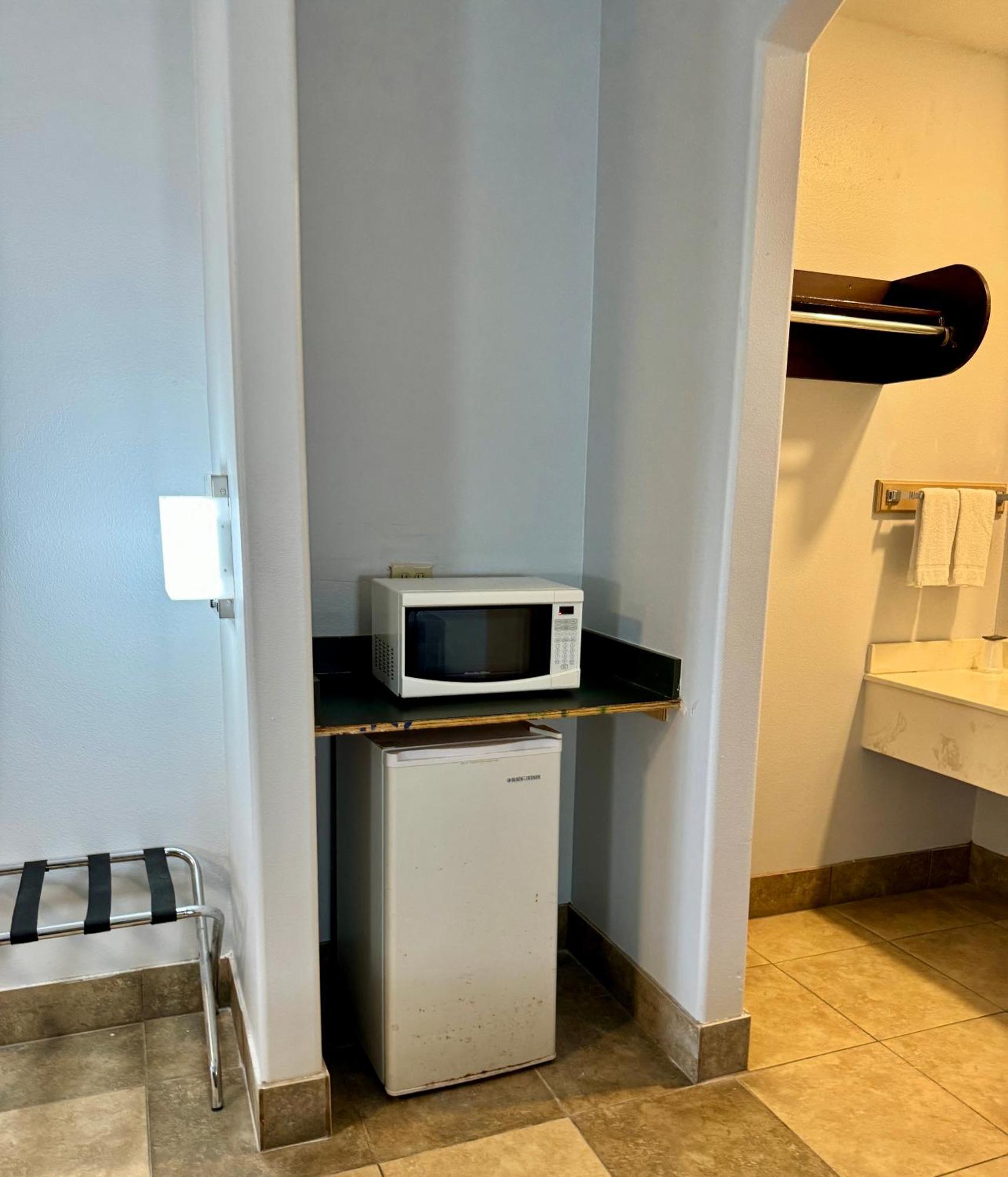 אדינבורג Texas Inn And Suites City Center At University Dr. מראה חיצוני תמונה
