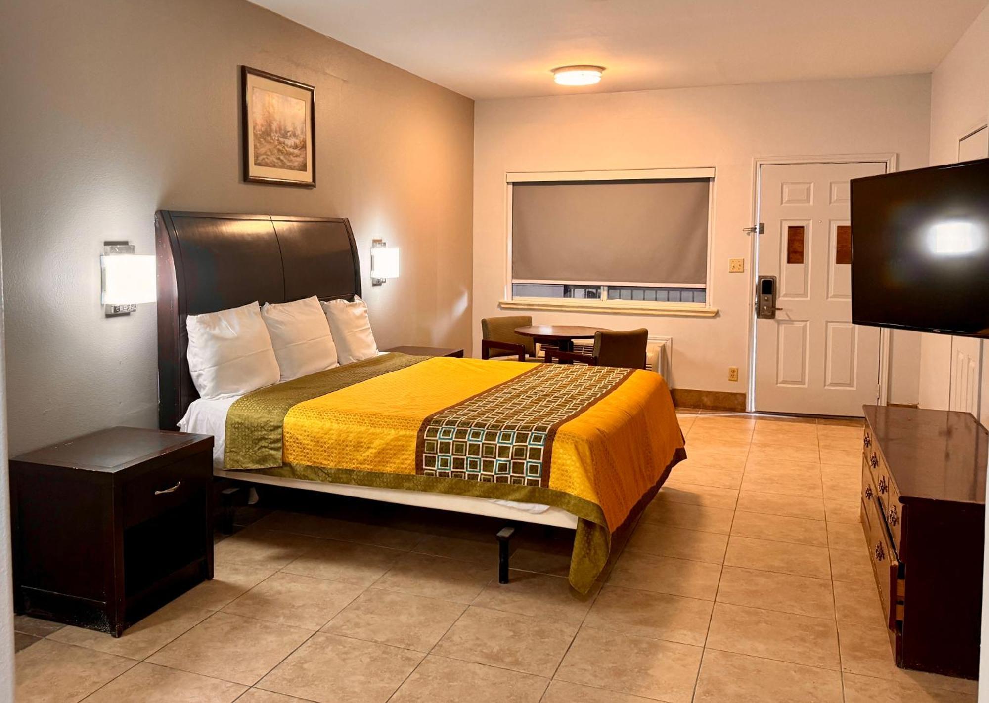 אדינבורג Texas Inn And Suites City Center At University Dr. מראה חיצוני תמונה