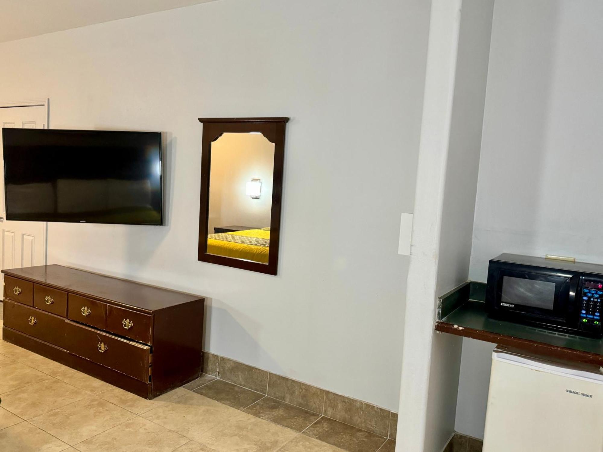 אדינבורג Texas Inn And Suites City Center At University Dr. מראה חיצוני תמונה