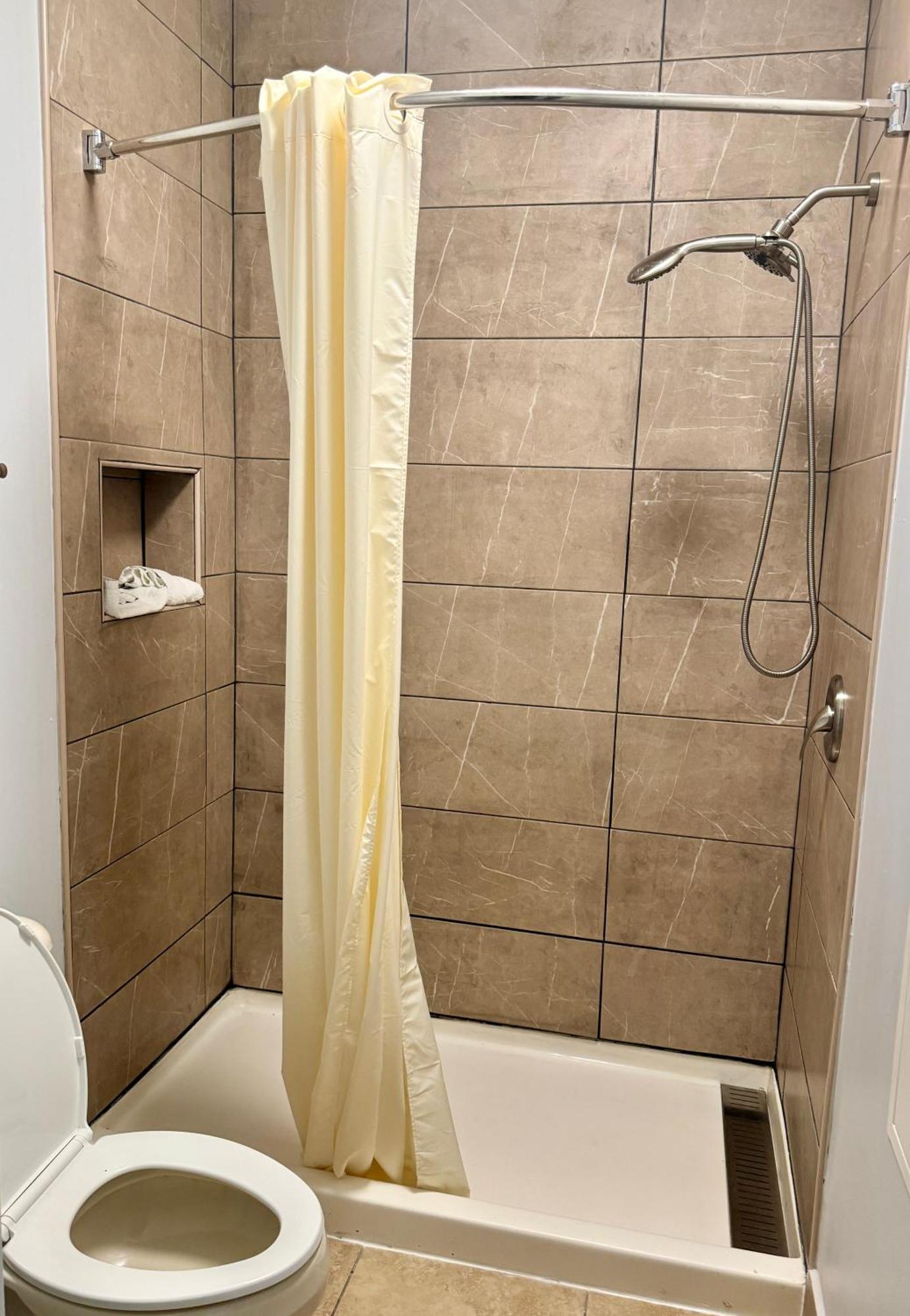 אדינבורג Texas Inn And Suites City Center At University Dr. מראה חיצוני תמונה