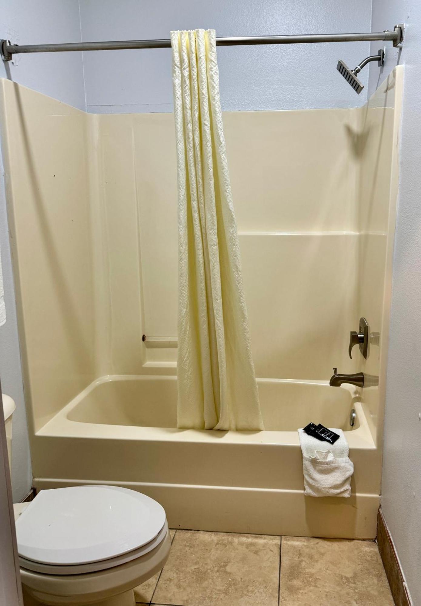 אדינבורג Texas Inn And Suites City Center At University Dr. מראה חיצוני תמונה
