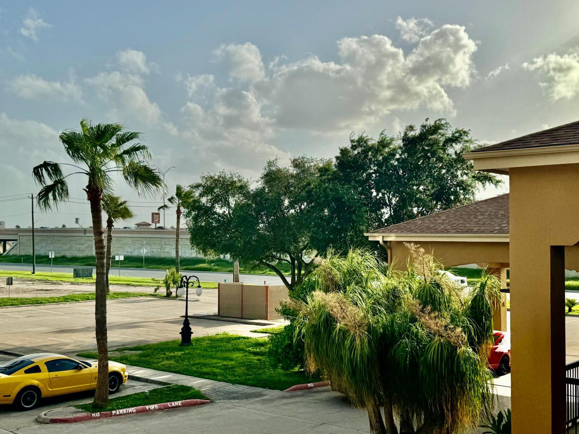 אדינבורג Texas Inn And Suites City Center At University Dr. מראה חיצוני תמונה
