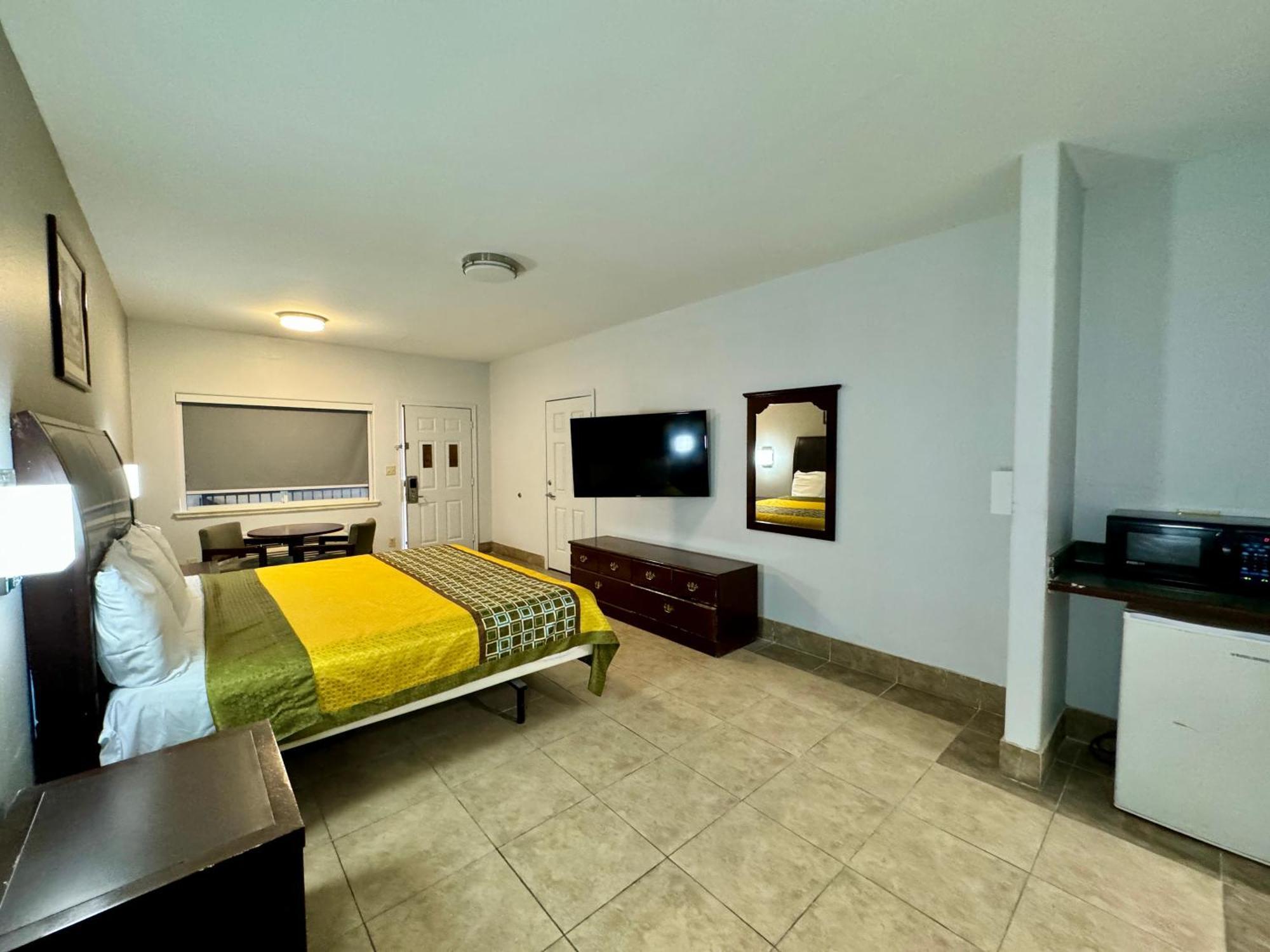 אדינבורג Texas Inn And Suites City Center At University Dr. מראה חיצוני תמונה