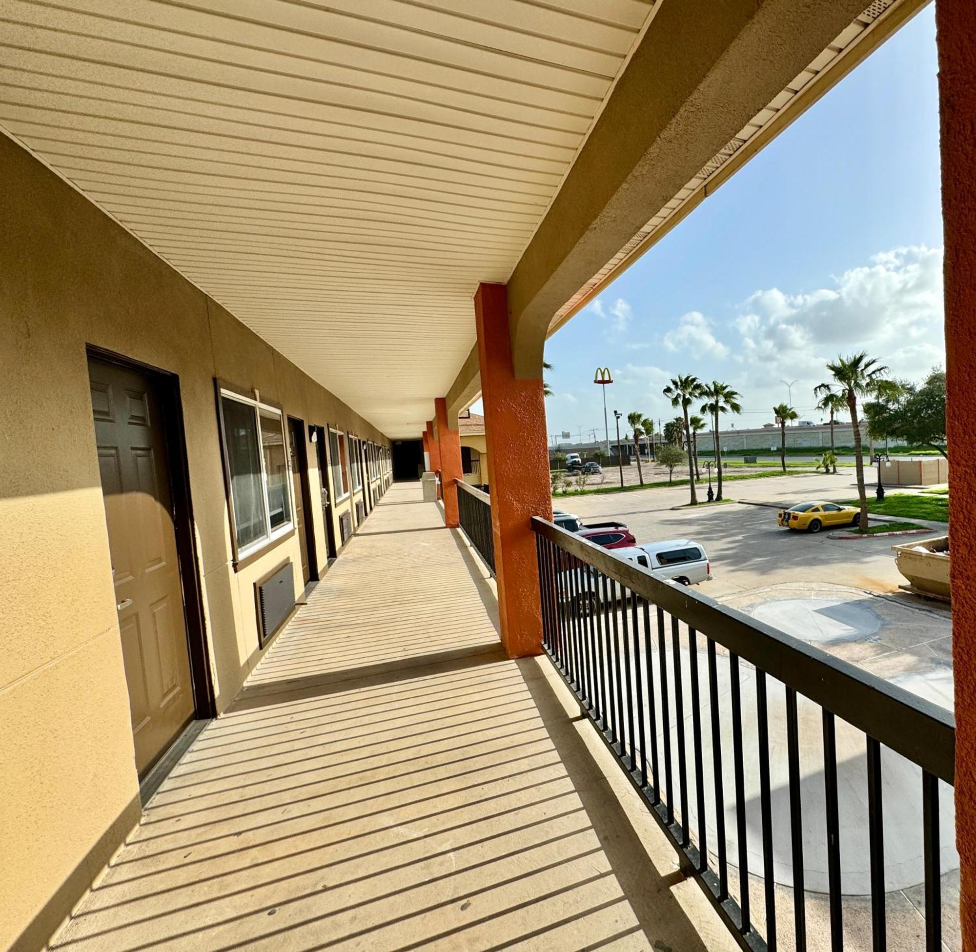 אדינבורג Texas Inn And Suites City Center At University Dr. מראה חיצוני תמונה