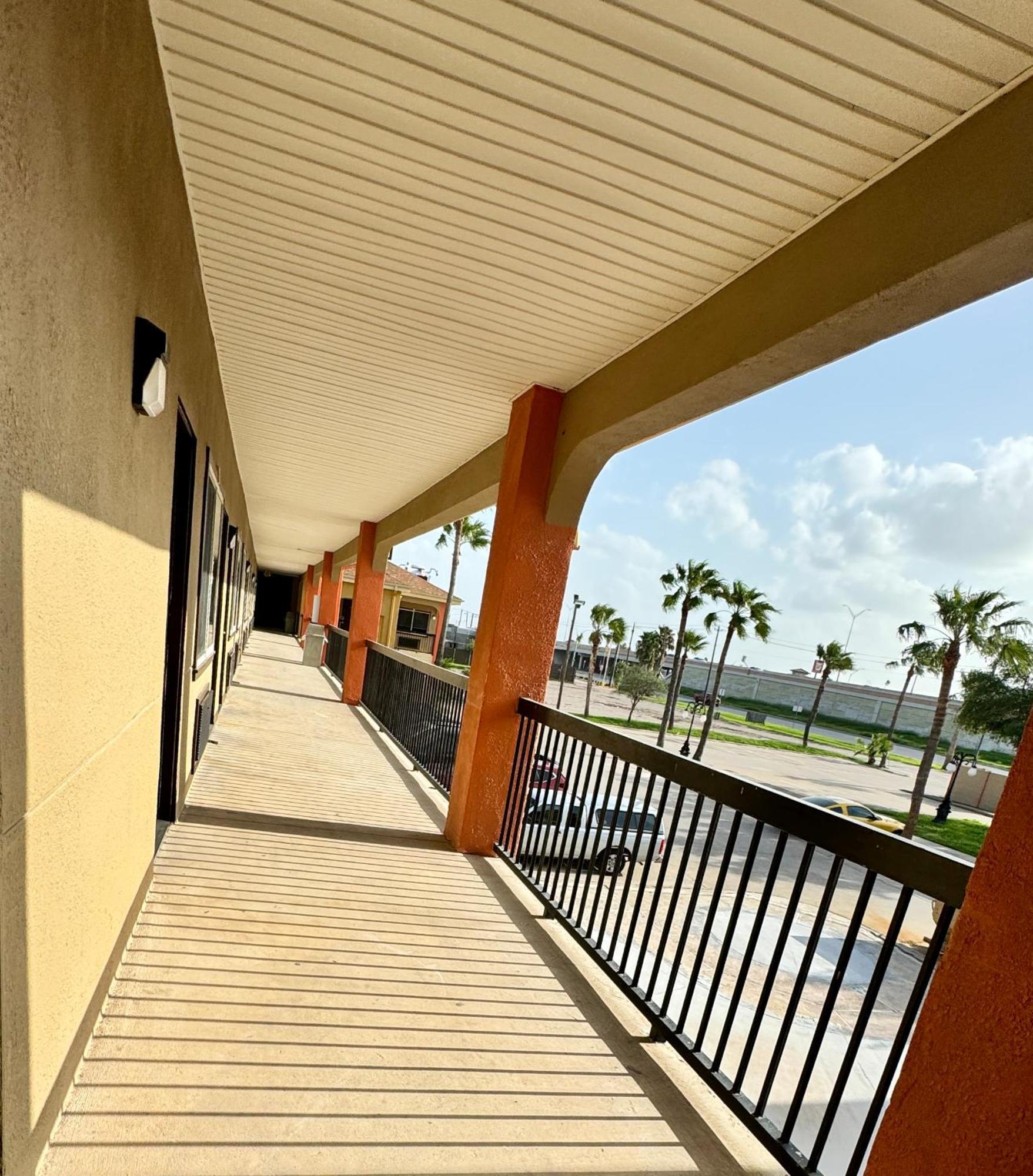 אדינבורג Texas Inn And Suites City Center At University Dr. מראה חיצוני תמונה