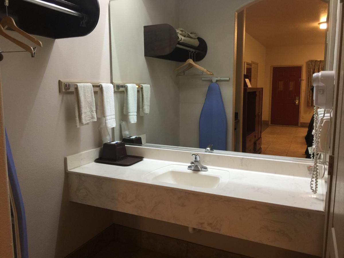 אדינבורג Texas Inn And Suites City Center At University Dr. מראה חיצוני תמונה