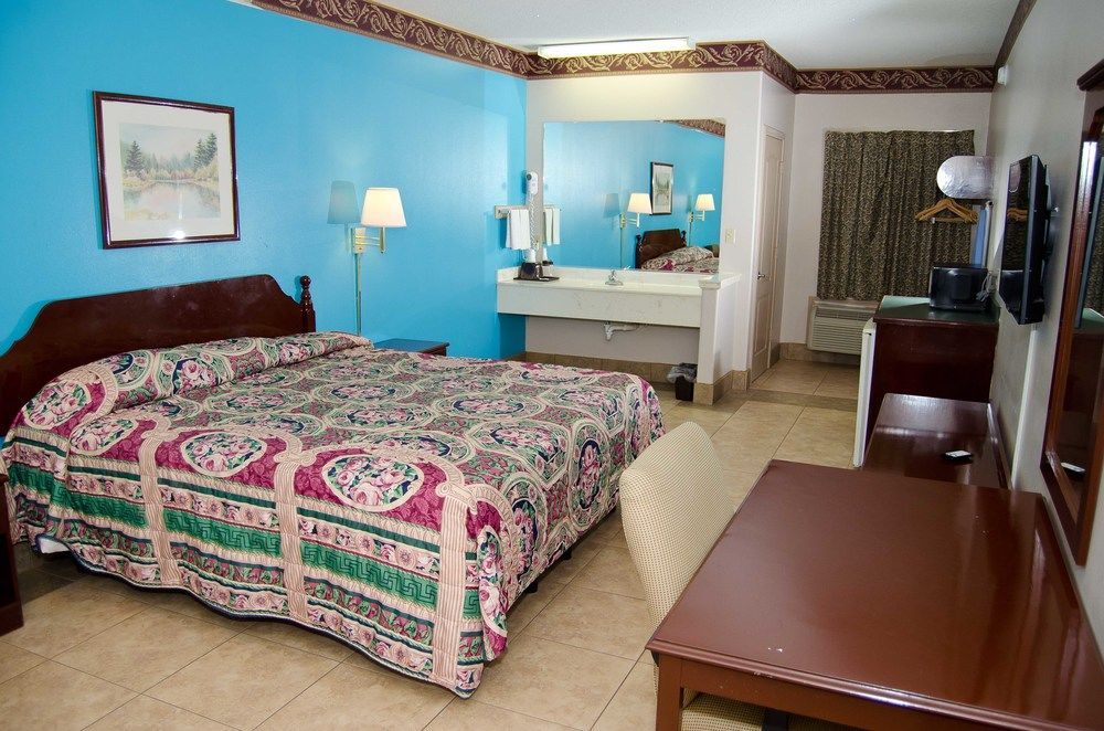 אדינבורג Texas Inn And Suites City Center At University Dr. מראה חיצוני תמונה
